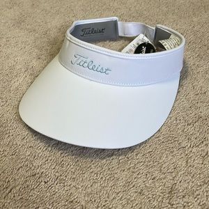 Titleist women’s large visor white/blue